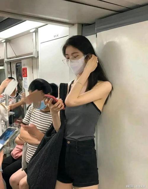 女生的吃瓜群众头像,揭秘吃瓜群众头像背后的故事